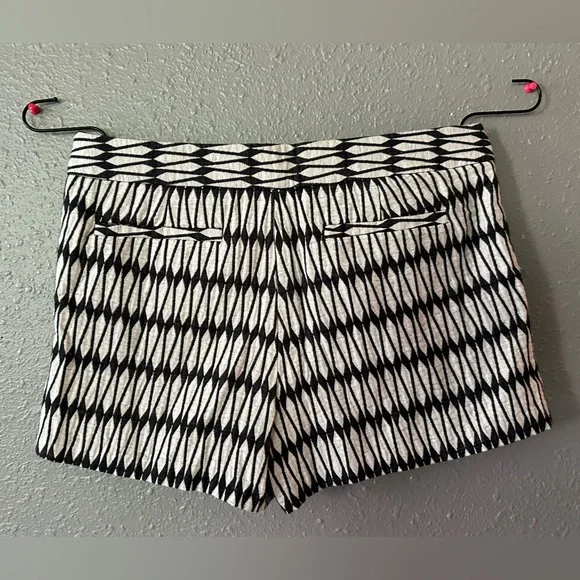 Woman’s Joe Fresh Brocade Cream and Black Shorts Size 8 New Used Condition - Picture 7 of 9